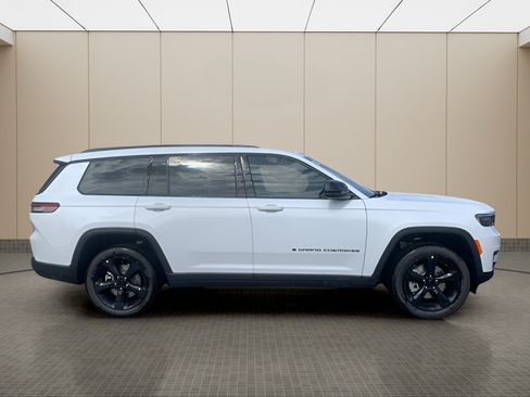 Used 2025 Jeep Grand Cherokee L Limited w/ Luxury Tech Group II RWD image 6