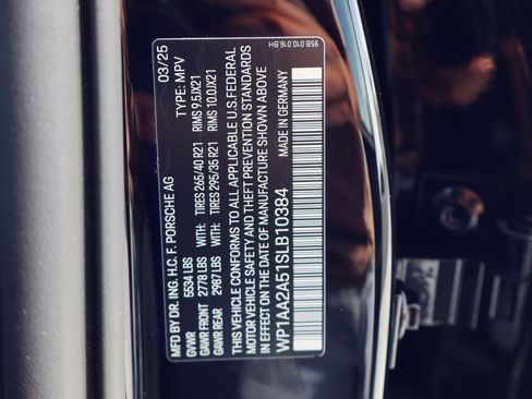 Certified 2025 Porsche Macan image 29