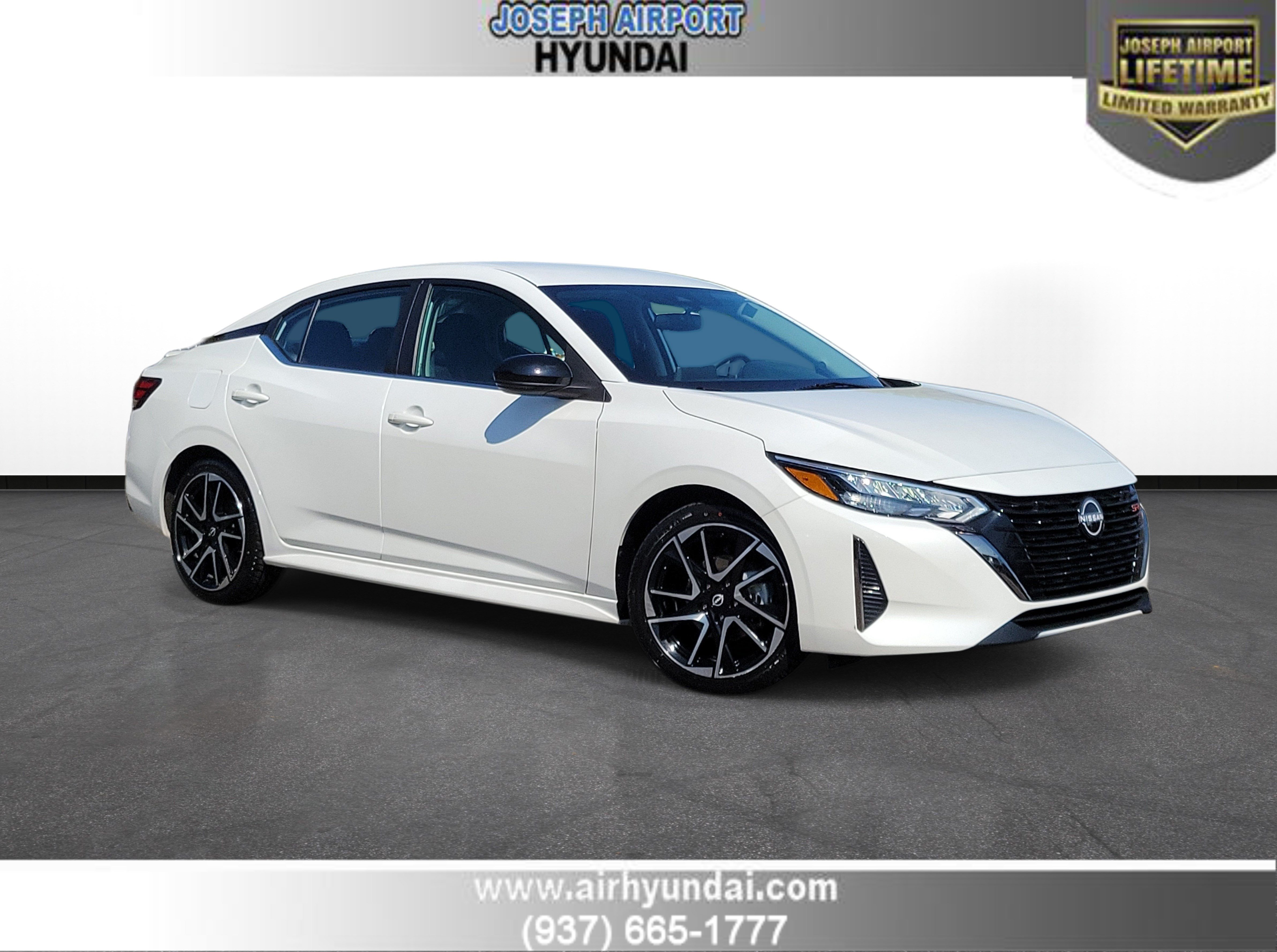 Used 2024 Nissan Sentra SR FWD image 1