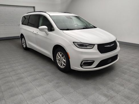 Used 2022 Chrysler Pacifica Touring-L FWD image 13