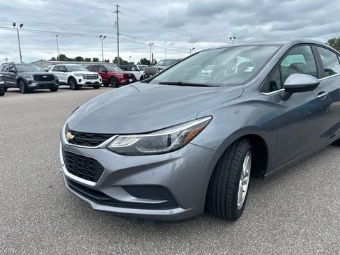 Used 2018 Chevrolet Cruze LT w/ Convenience Package FWD image 25