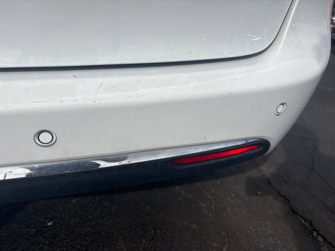 Used 2023 Chrysler Pacifica Touring-L FWD image 10