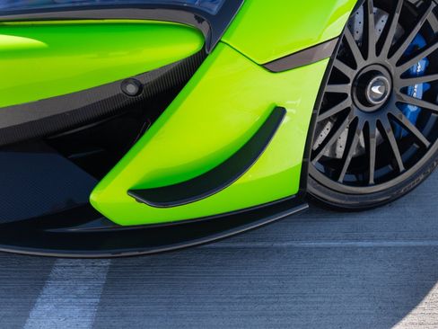 Used 2020 McLaren 620R RWD image 16