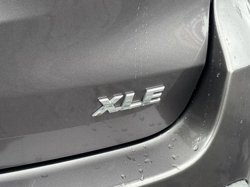 Used 2019 Toyota Highlander XLE FWD image 5