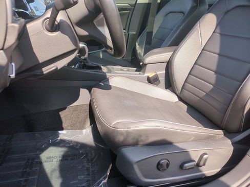 Used 2023 Volkswagen Jetta SE w/ Panoramic Sunroof Package FWD image 14