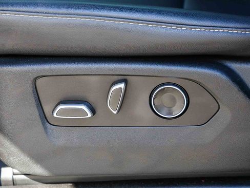 Used 2022 Cadillac Escalade ESV Luxury image 21