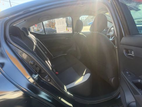 Used 2021 Nissan Versa SV image 27