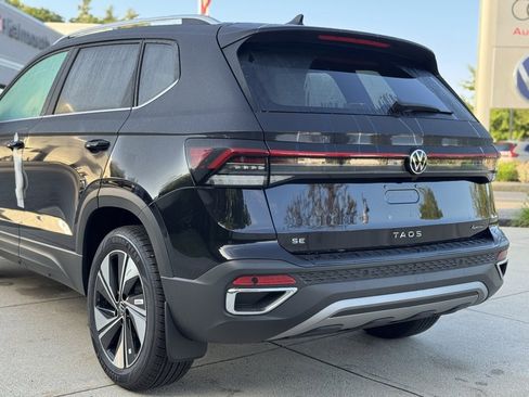 New 2025 Volkswagen Taos SE image 13