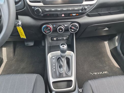 Used 2025 Hyundai Venue SE FWD image 20