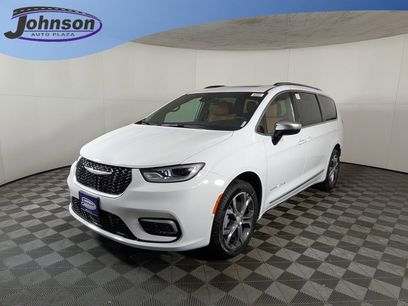 New 2026 Chrysler Pacifica Pinnacle