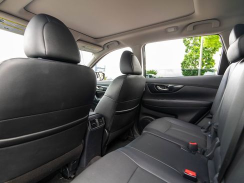 Used 2020 Nissan Rogue SL w/ Premium Package AWD/4WD image 18
