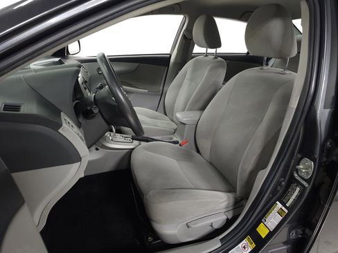 Used 2013 Toyota Corolla LE FWD image 12