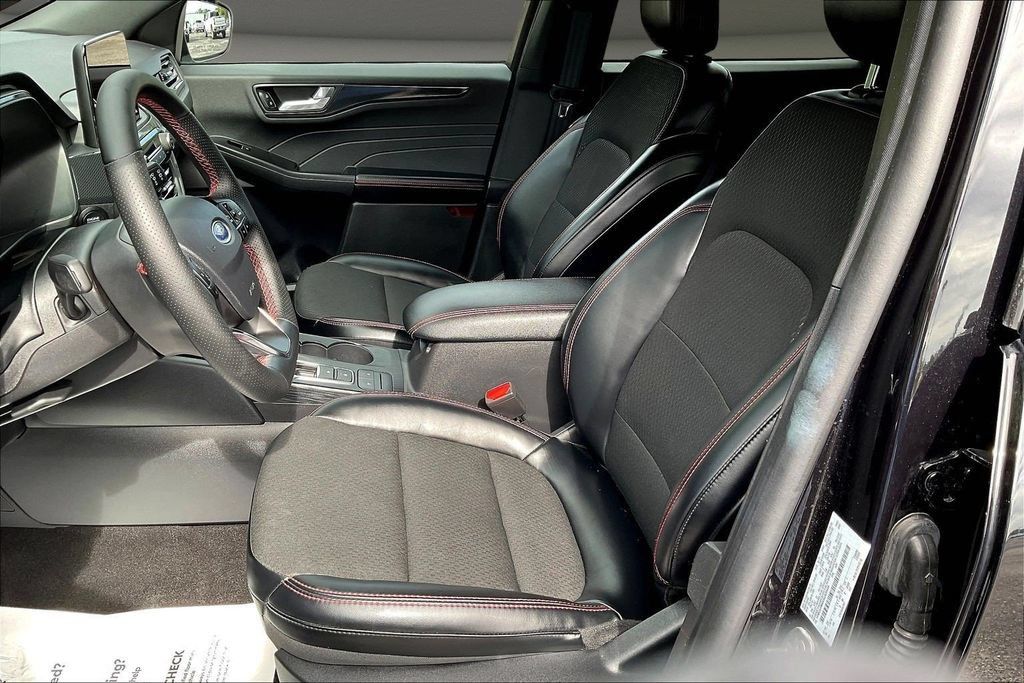 Used 2025 Ford Escape ST-Line AWD/4WD image 24