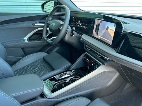 Used 2025 Audi SQ5 Premium Plus w/ Premium Plus Package image 51