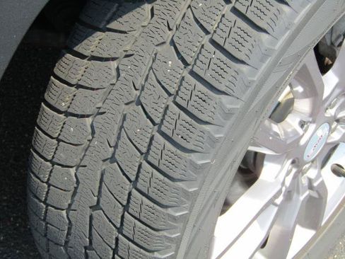 Used 2022 GMC Terrain SLT w/ LPO, Floor Liner Package AWD/4WD image 7