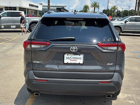 Used 2022 Toyota RAV4 XLE Premium FWD image 6
