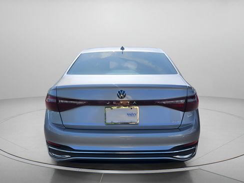Used 2025 Volkswagen Jetta SEL FWD image 4