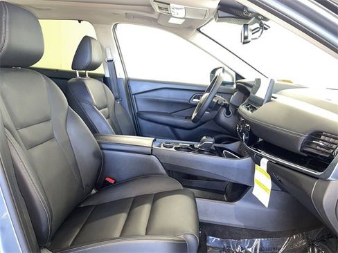 Certified 2025 Nissan Rogue SL w/ SL Premium Package image 20