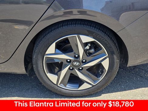 Used 2022 Hyundai Elantra Limited FWD image 40