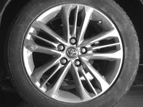 Used 2017 Toyota Camry SE image 13