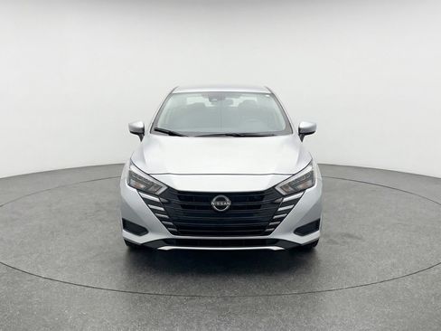 Used 2025 Nissan Versa SV image 2