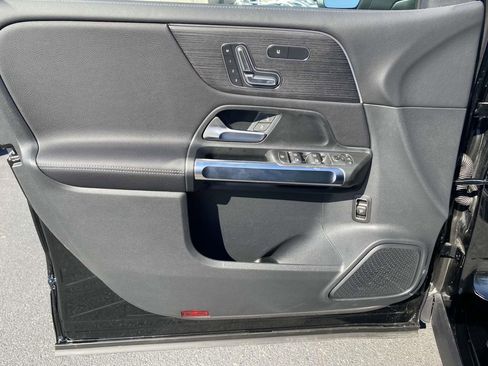 Used 2025 Mercedes-Benz GLB 250 image 16