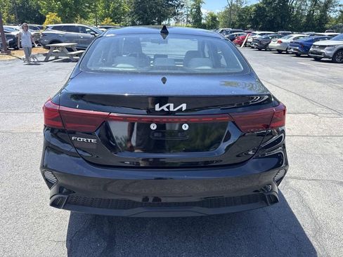 Used 2022 Kia Forte LXS FWD image 4