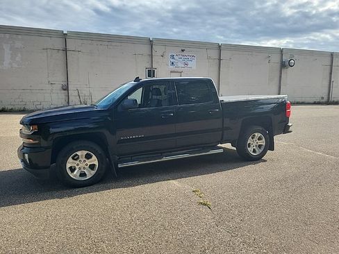 Used 2018 Chevrolet Silverado 1500 LT w/ All Star Edition AWD/4WD image 22