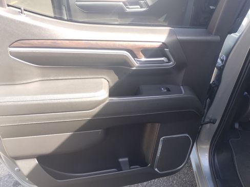 Used 2024 GMC Sierra 1500 SLT image 16