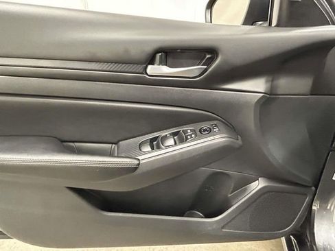 Used 2025 Nissan Altima 2.5 SV image 12