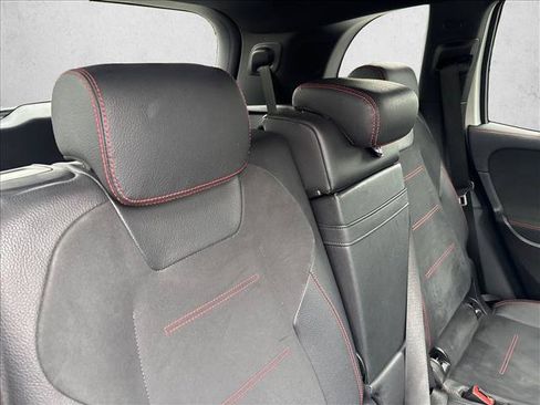Used 2021 Mercedes-Benz GLB 250 4MATIC image 25
