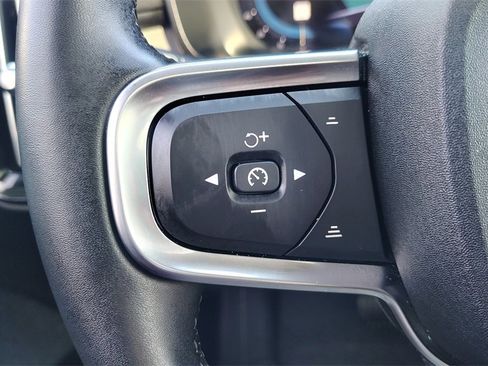 Certified 2025 Volvo XC40 B5 Plus image 15