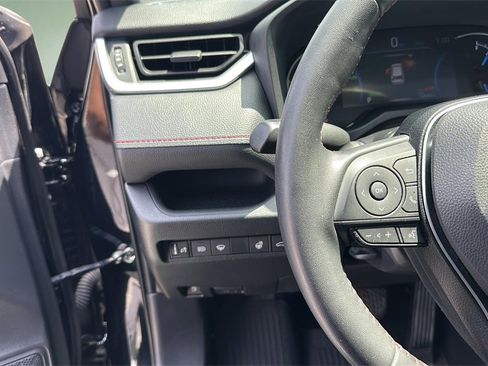 Used 2021 Toyota RAV4 SE image 28