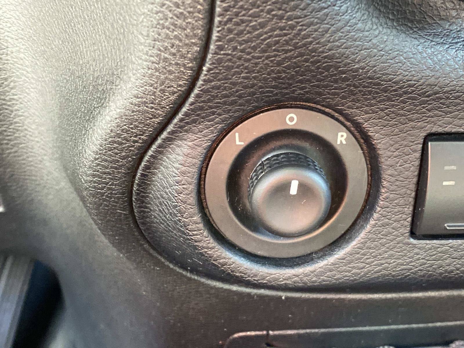 Used 2013 Jeep Wrangler Unlimited Sahara w/ Connectivity Group AWD/4WD image 31