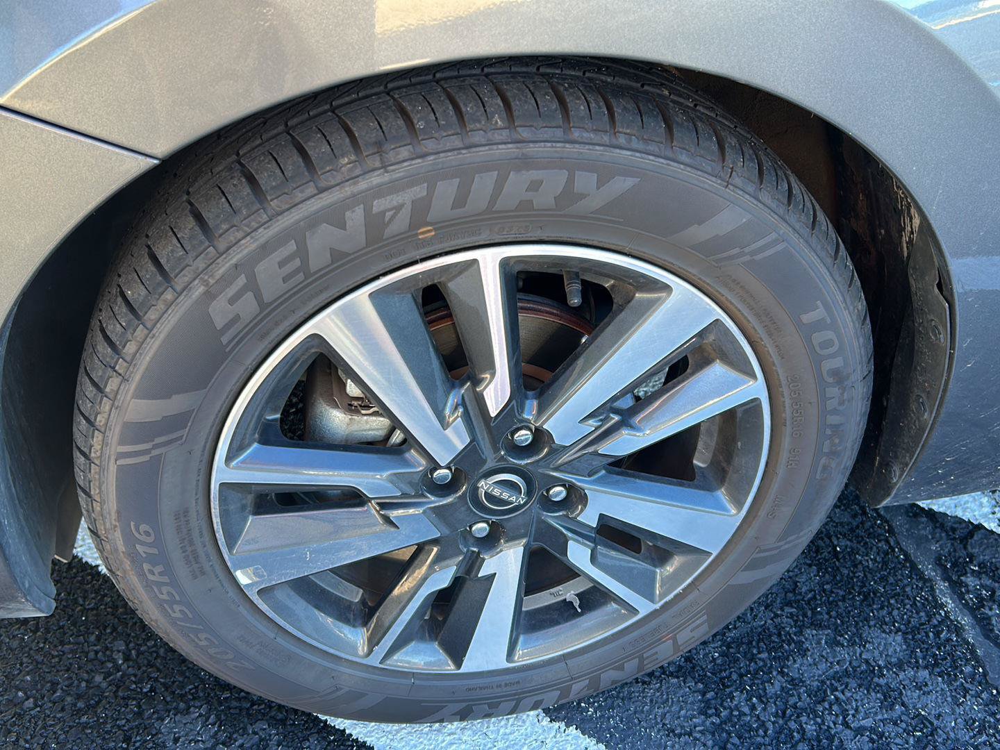 Used 2024 Nissan Versa SV FWD image 2