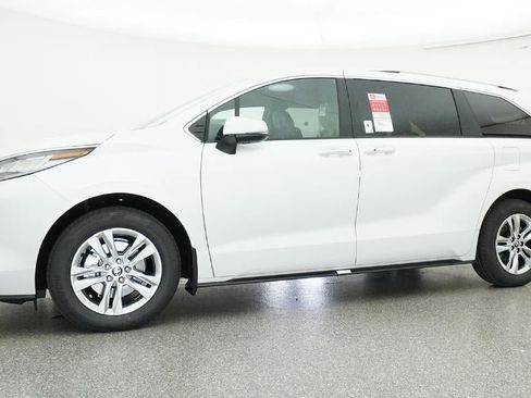 New 2026 Toyota Sienna Limited FWD image 18