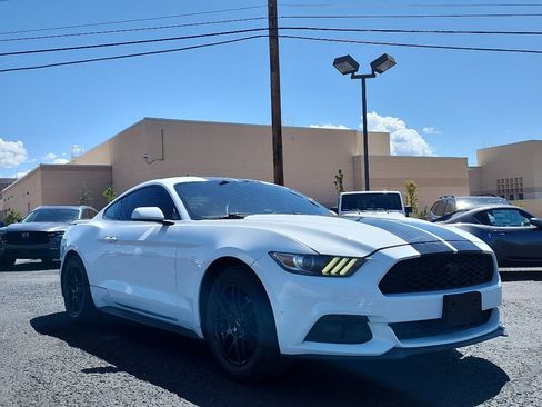 Used 2015 Ford Mustang Coupe RWD image 3