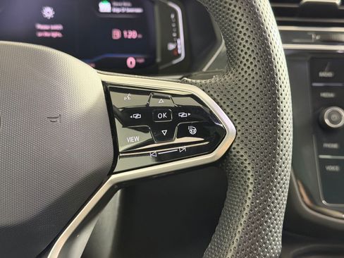 Used 2022 Volkswagen Tiguan SEL R-Line image 31