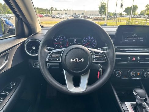 Used 2023 Kia Forte LXS w/ LXS Technology Package FWD image 19