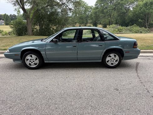 Used 1993 Pontiac Grand Prix LE FWD image 2