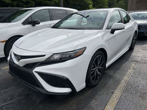 Used 2021 Toyota Camry SE FWD image 4