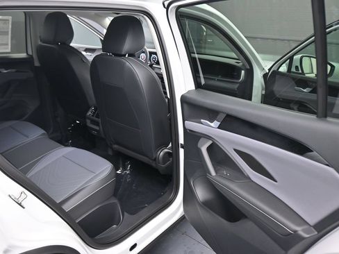 New 2026 Volkswagen Tiguan SE AWD/4WD image 42