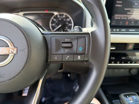 Used 2023 Nissan Rogue SV FWD image 23