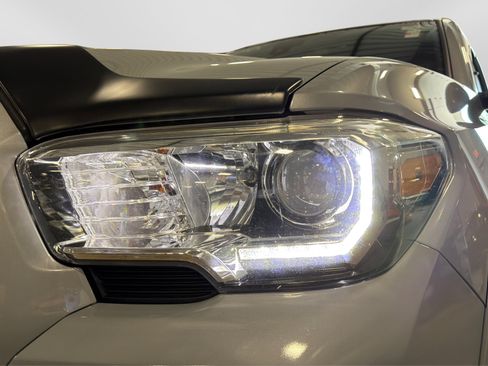 Used 2019 Toyota Tacoma TRD Sport w/ Technology Package AWD/4WD image 14