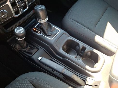 Used 2023 Jeep Wrangler Unlimited w/ Sun & Screen Package AWD/4WD image 24