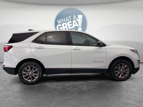 Used 2019 Chevrolet Equinox LS w/ LS Convenience Package image 2