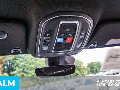 Used 2024 Jeep Wagoneer Series III AWD/4WD image 35