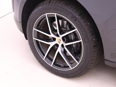 Used 2026 Porsche Macan AWD/4WD image 20