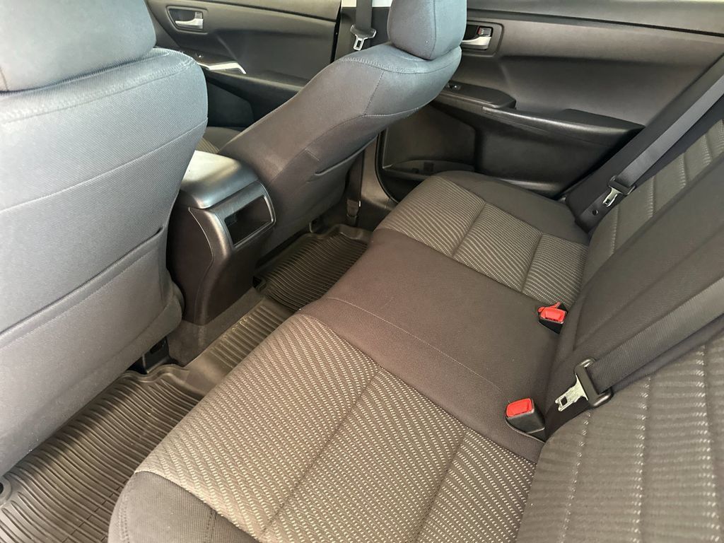 Used 2016 Toyota Camry LE FWD image 11