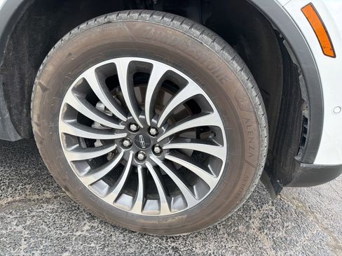 Used 2022 Lincoln Aviator Reserve w/ Elements Package Plus image 4